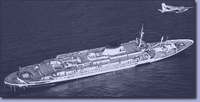 Nach der Kollision: die Andrea Doria mit starker Schlagseite Nach der Kollision: die Andrea Doria mit starker Schlagseite