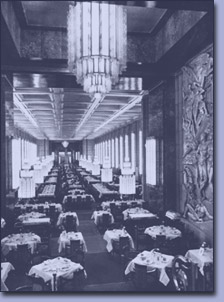 Der berühmte Speisesaal der 1. Klasse auf der Normandie Der berühmte Speisesaal der 1. Klasse auf der Normandie